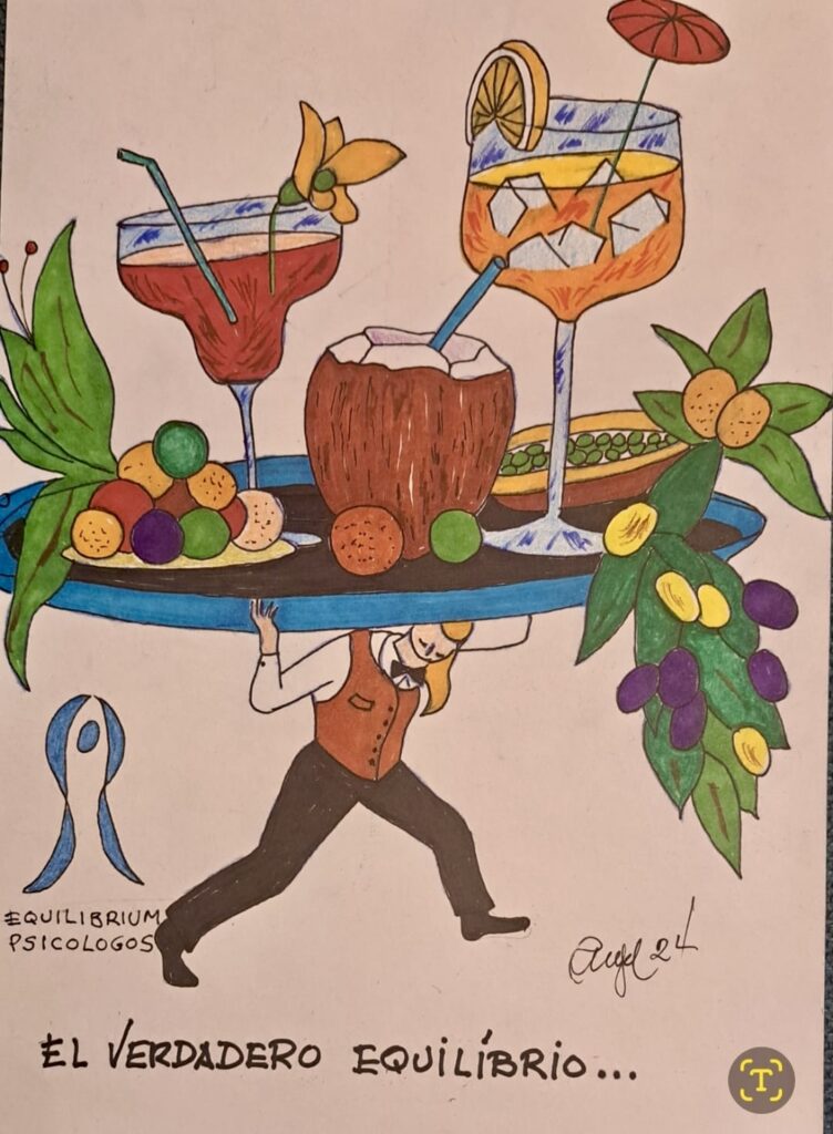 Una mujer soportando una bandeja de fruta y cocteles llena de color haciendo equilibrio con todo lo que se encuentra sobre ella.